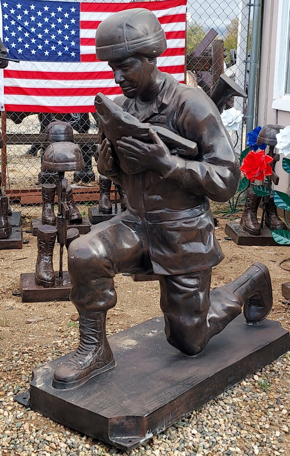 StatueEsque Military